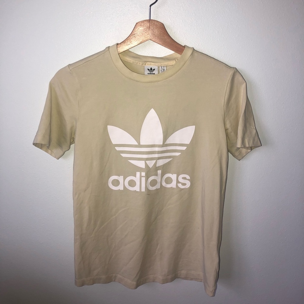 yellow t-shirt